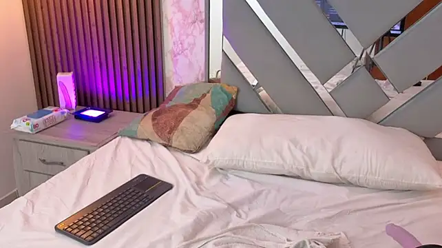 Littlee_Sofia webcam