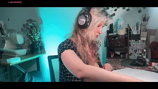 Hairy_Coraline webcam