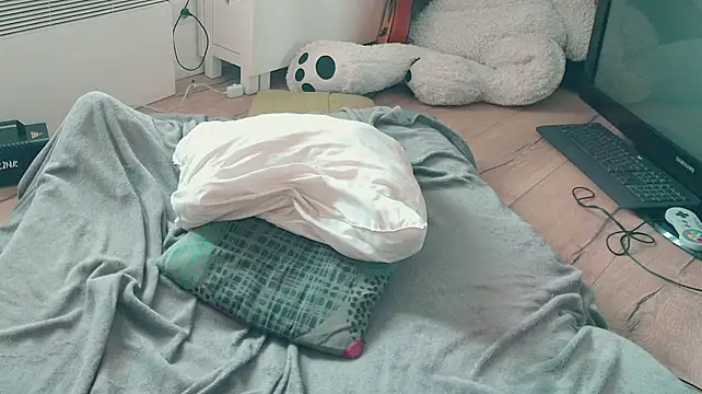 CeriseLapine webcam