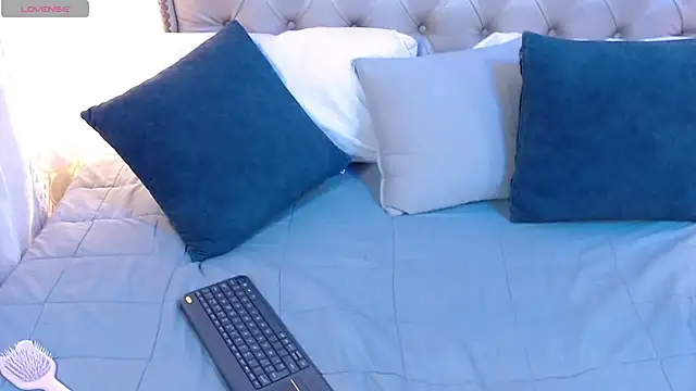 Liiamthompson webcam