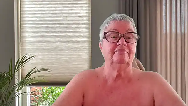 Mystery-Grandmother webcam
