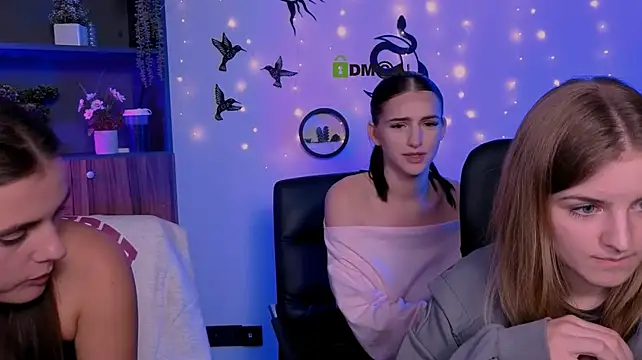 lisa_dark_ webcam