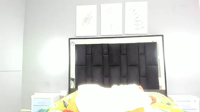zoe_curvyy webcam