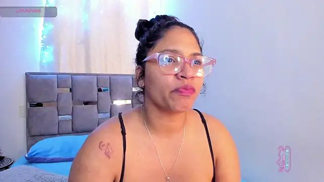 Vickyy30_ webcam