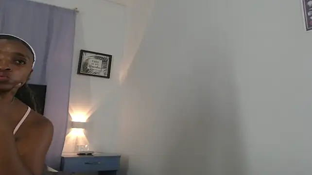Dakota_Cox webcam