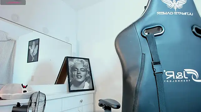 gretafoster live cam preview