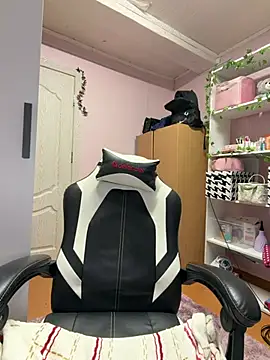 EmmySuiyugh webcam