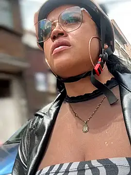Outdoors-Mia_Khalifa webcam