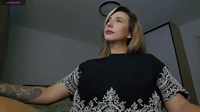 KhloeK webcam