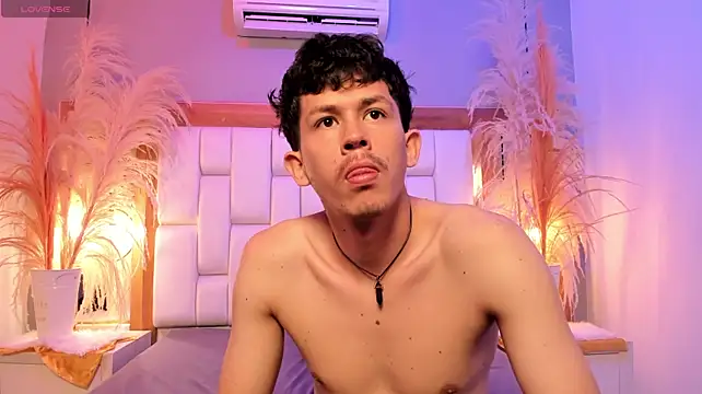 Amy_and_Alex webcam