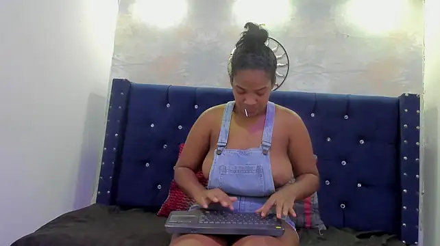 ValeriaMonttiel webcam