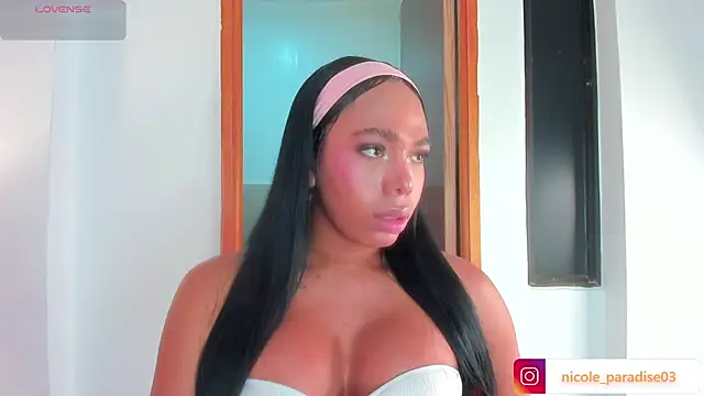 Nicole_Paradise webcam