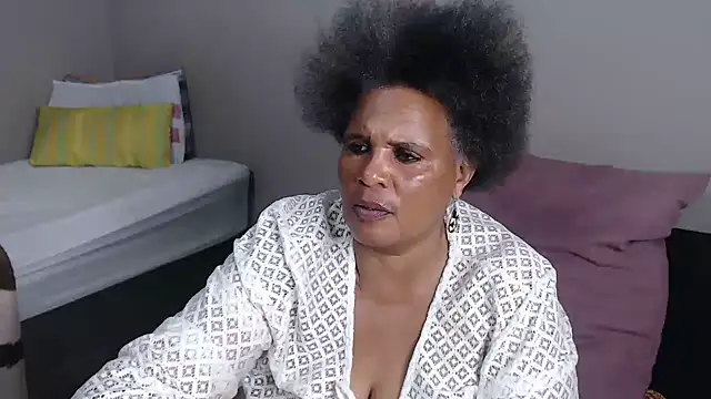 GrandBustyMelon webcam