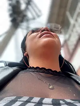 Outdoors-Mia_Khalifa webcam