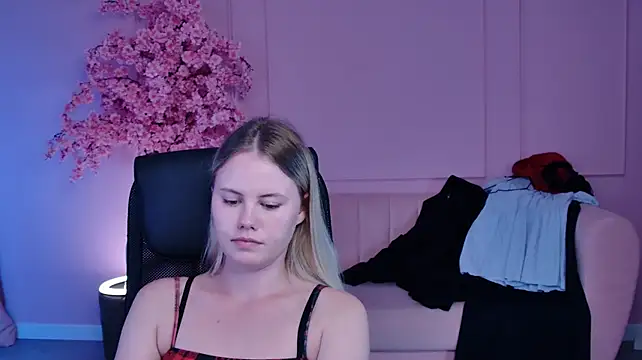 LanaWey webcam