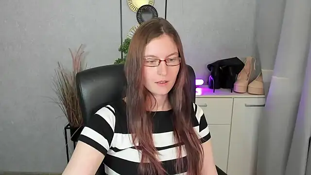 emmaxDelight live cam preview