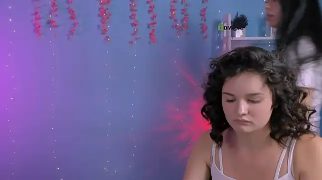 laura_dark_ webcam