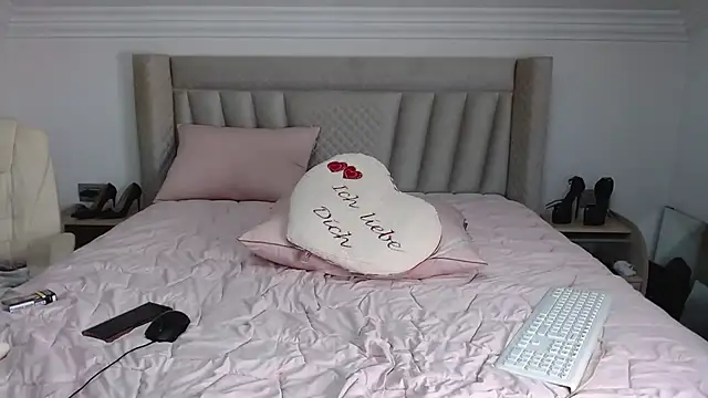 CatWoman0001 webcam