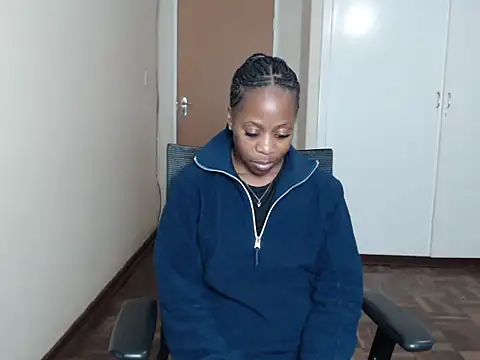QUEENMANDYY webcam