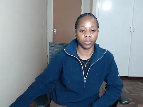 QUEENMANDYY webcam
