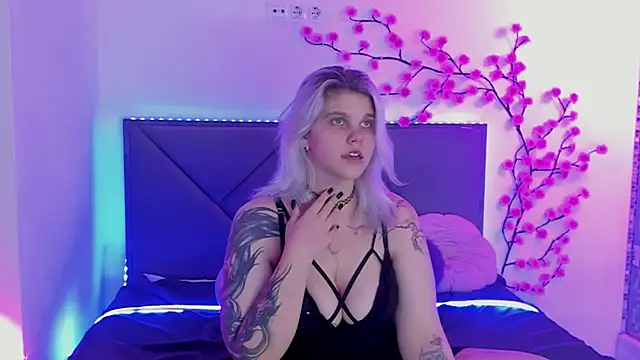 JoannLowe webcam