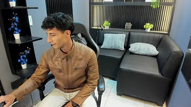 maxiimoromano_ (M young) - Flirty glance & Erect nipples play 🍒🥵