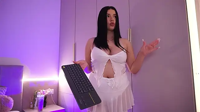 LaraAnnee webcam