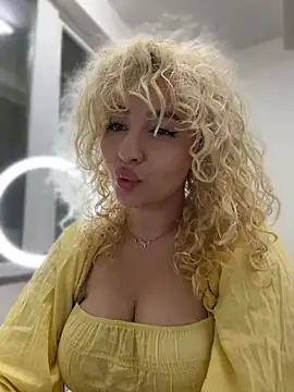 CurlyDaisy webcam