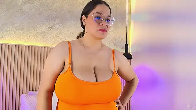 big_tits_in_your_face webcam
