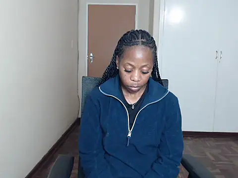 QUEENMANDYY webcam