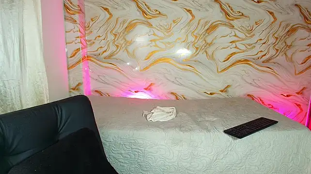 EbonyHansNight webcam