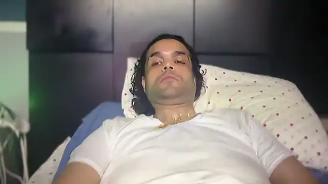 icebergslim281 live cam on StripChat