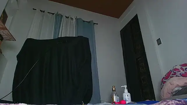 s-sweett live cam on StripChat