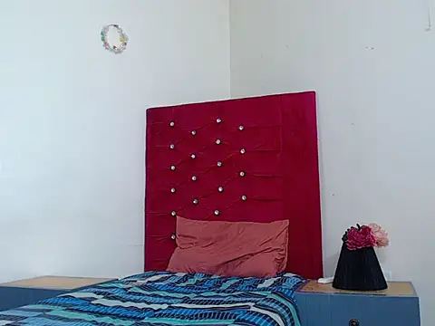 ScarletRoyale webcam