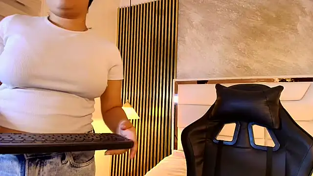 PamelaCollinsVS webcam