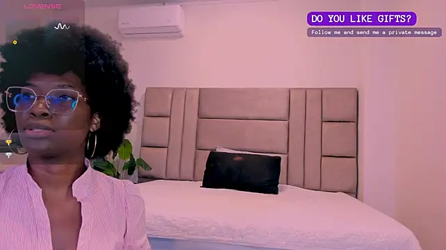 Tahira_21_ webcam