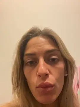 Bellalolahot webcam