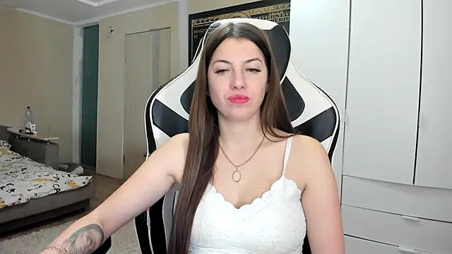EmiLovsi webcam