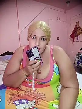 Strongshemail webcam