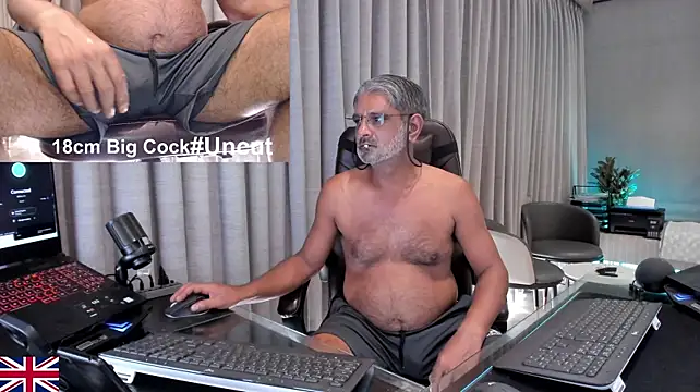 OnlineBossUK webcam