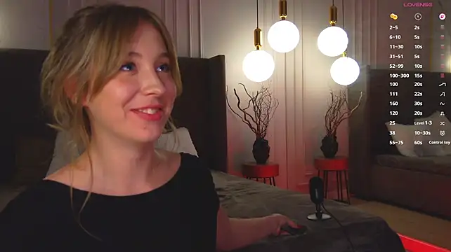 LoraineLuff webcam