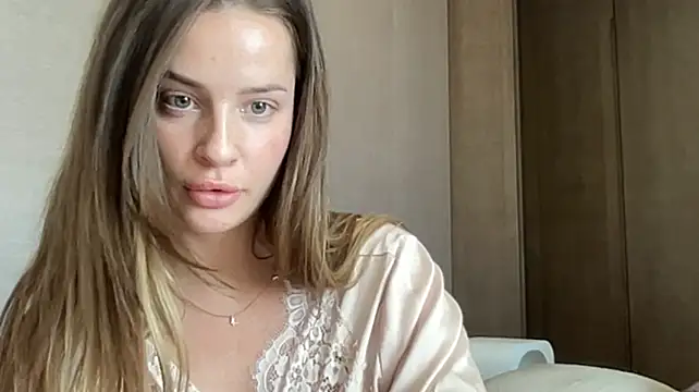HollyLuvvv webcam