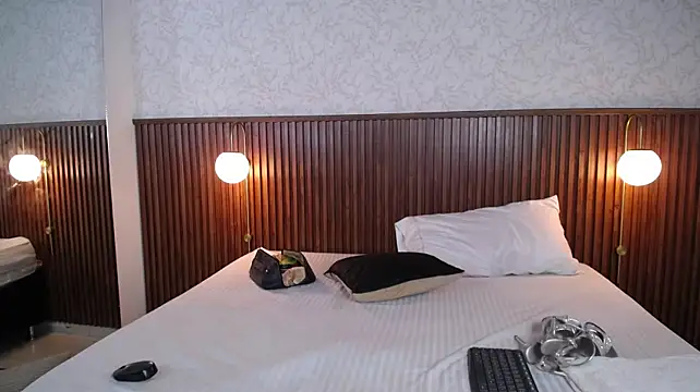 Ariana_Wayne webcam