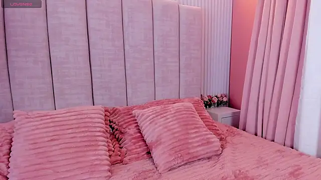 naira_velvett webcam