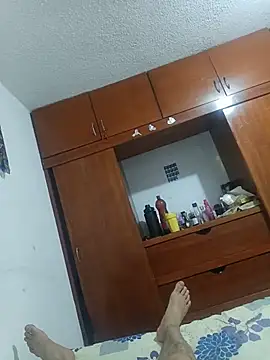 Black-and-white37 live cam on StripChat