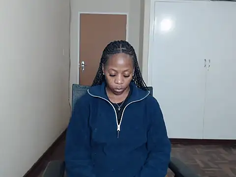 QUEENMANDYY webcam