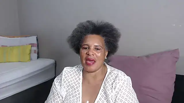 GrandBustyMelon webcam
