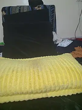 pretty_boobies (F young) - Give daddy a nice butt chic clap 👏