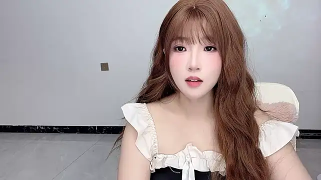 Lucy_8858 webcam