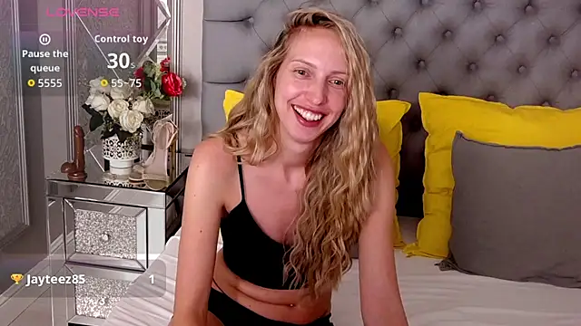 annettenixon (F young) - HottestStrip